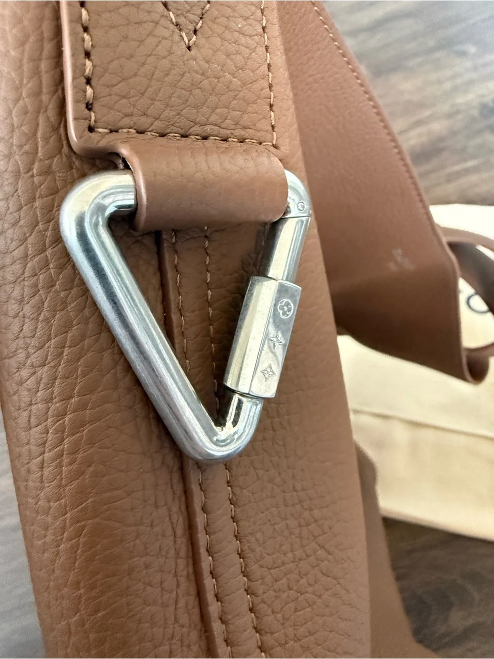 Louis Vuitton Verso Hobo Bag